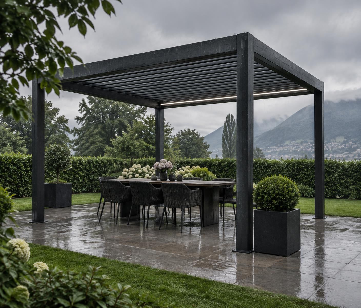 Freistehende Aluminium-Pergola im offenen Garten