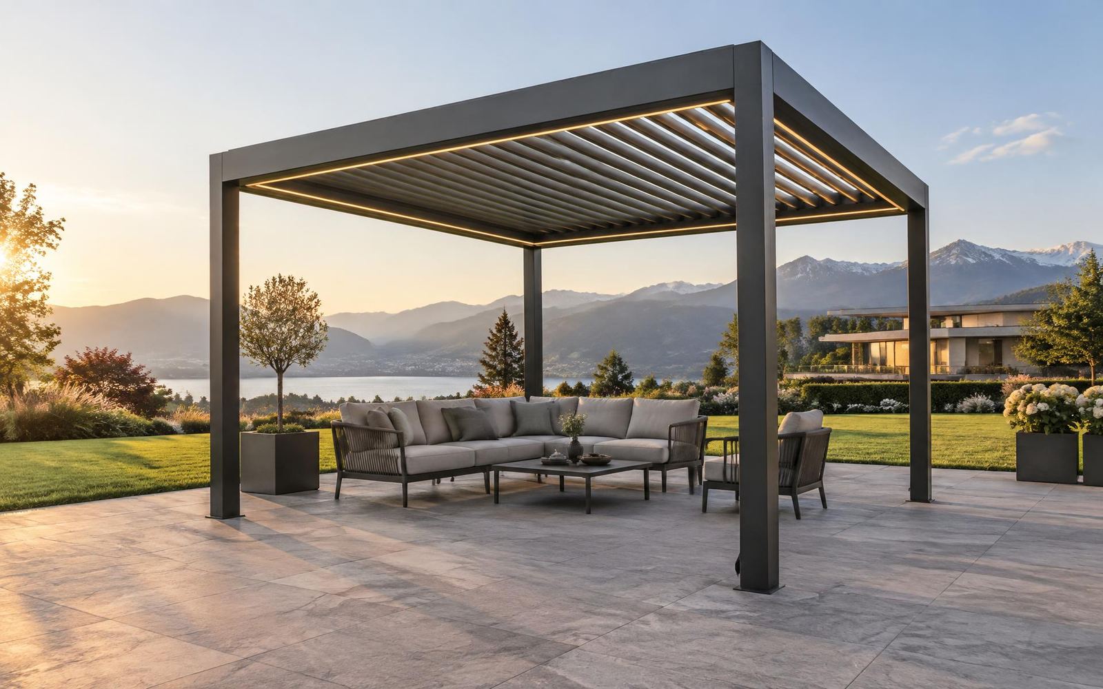 Freistehende Aluminium-Pergola zum Thema Pergola-Kauf planen: Von der Idee bis zur Montage