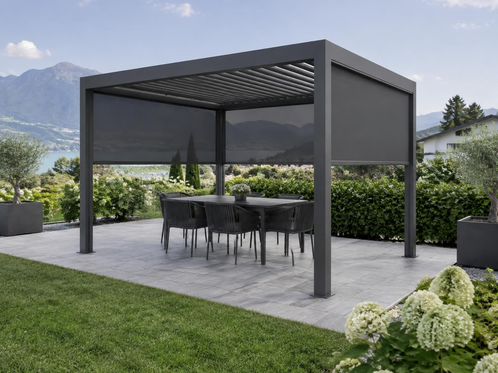 Motorisierter ZIP-Screen an einer freistehenden Pergola